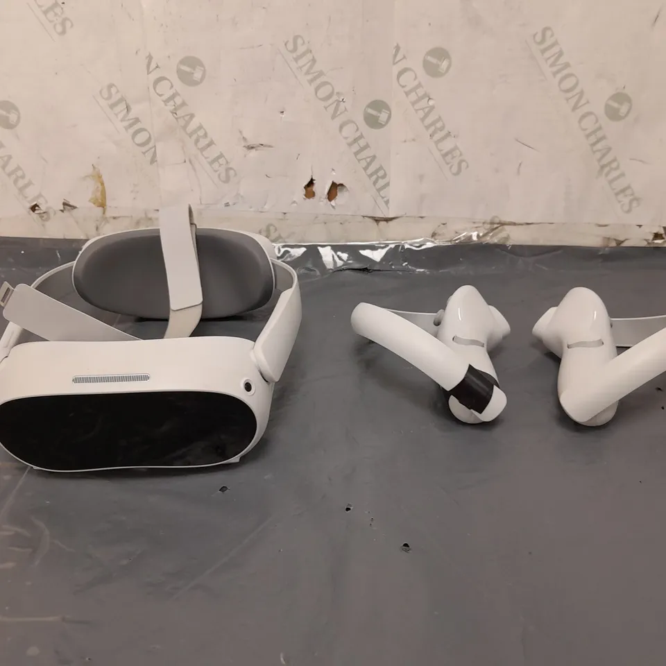 UNBOXED PICO VR HEADSET WITH CONTROLLERS IN WHITE 
