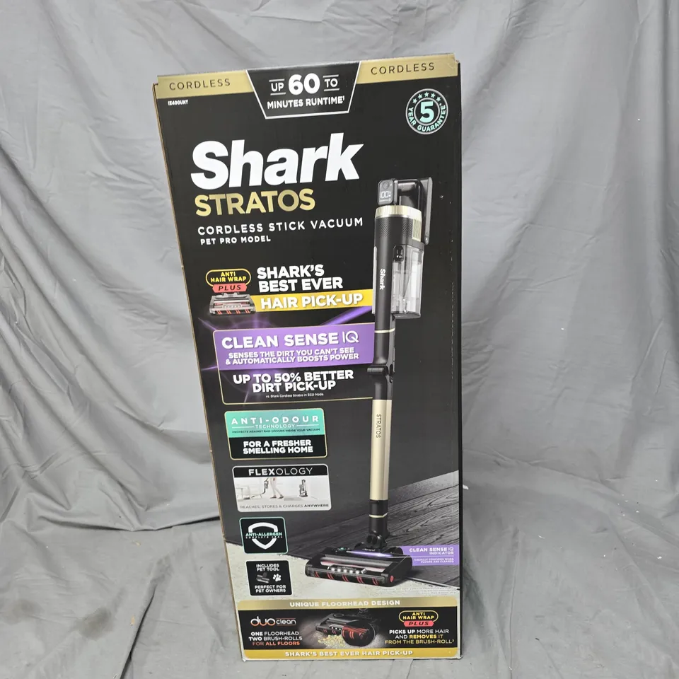 SHARK STRATOS CORDLESS VACUUM W/ ANTI HAIR WRAP & CLEAN SENSE IQ IZ400UKT