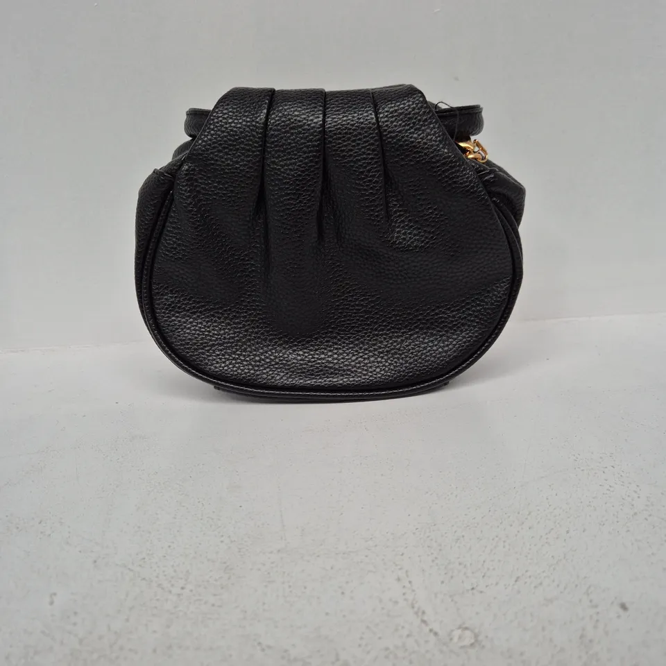 BLACK PEBBLED LEATHER HANDBAG WITH TOP HANDLE – GOLD HARDWARE