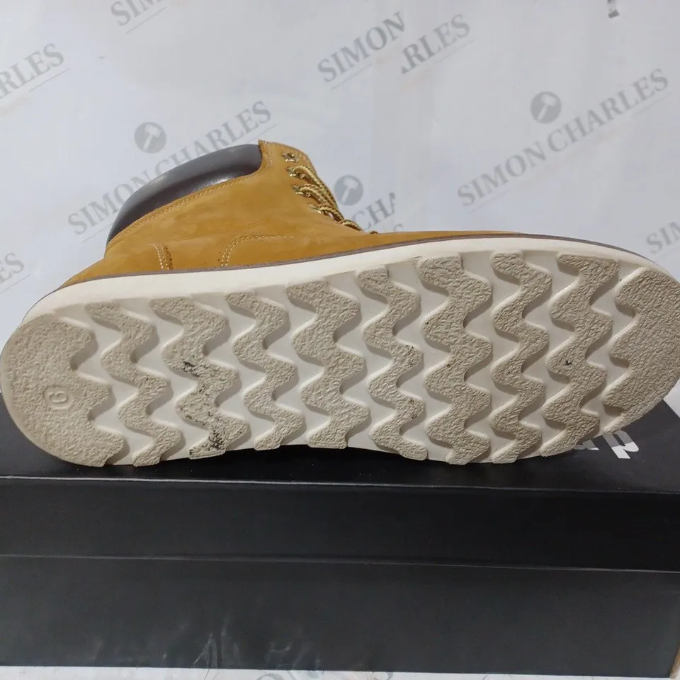 BOXED PAIR OF FIRETRAP BEDWORTH BOOTS IN TAN UK SIZE 9