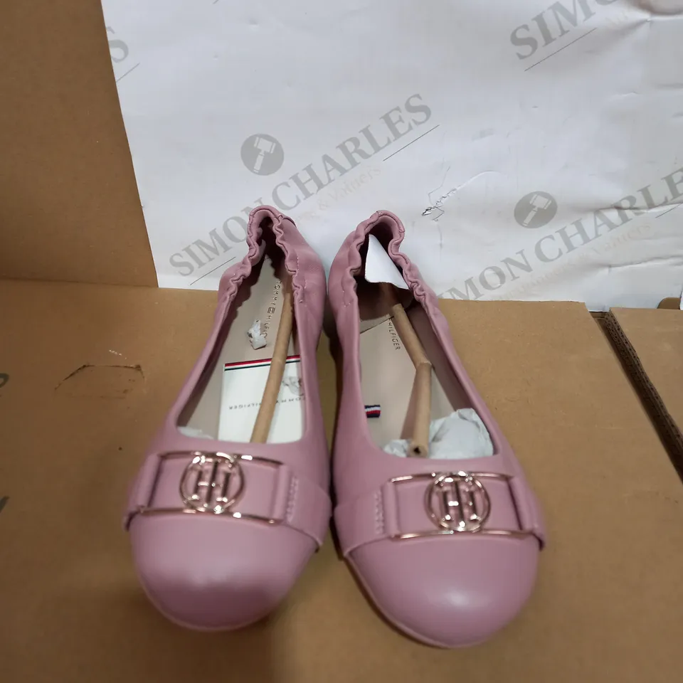 PAIR OF BOXED TOMMY HILFIGER LEATHER BALLERINA SHOES SIZE 38