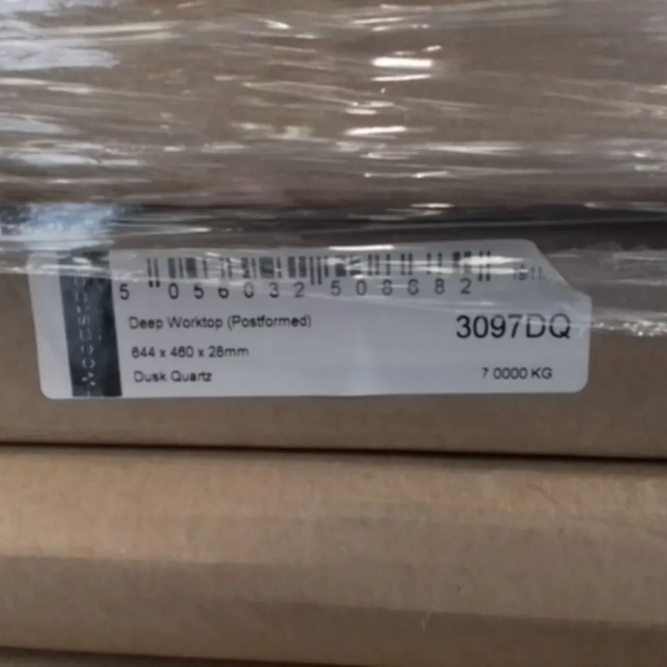 PALLET OF ASSORTED FIXTURE AND FITTING ITEMS TO INCLUDE VARIOUS WOODSTOCK WORKTOPS AND 300 HIGH RISE CARCASS AND 