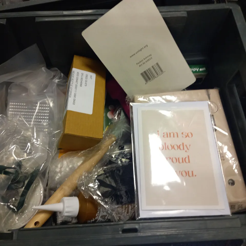 LOT OF ASSORTED HOUSEHOLD ITEMS TO INCLUDE LORD OF THE RINGS PLAYING CARDS, 3D TURTLE AND FLAT BOLT