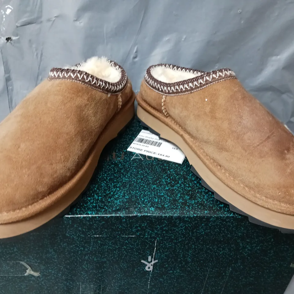 EMU SHARKY CUFF SLIPPER IN TAN - W7