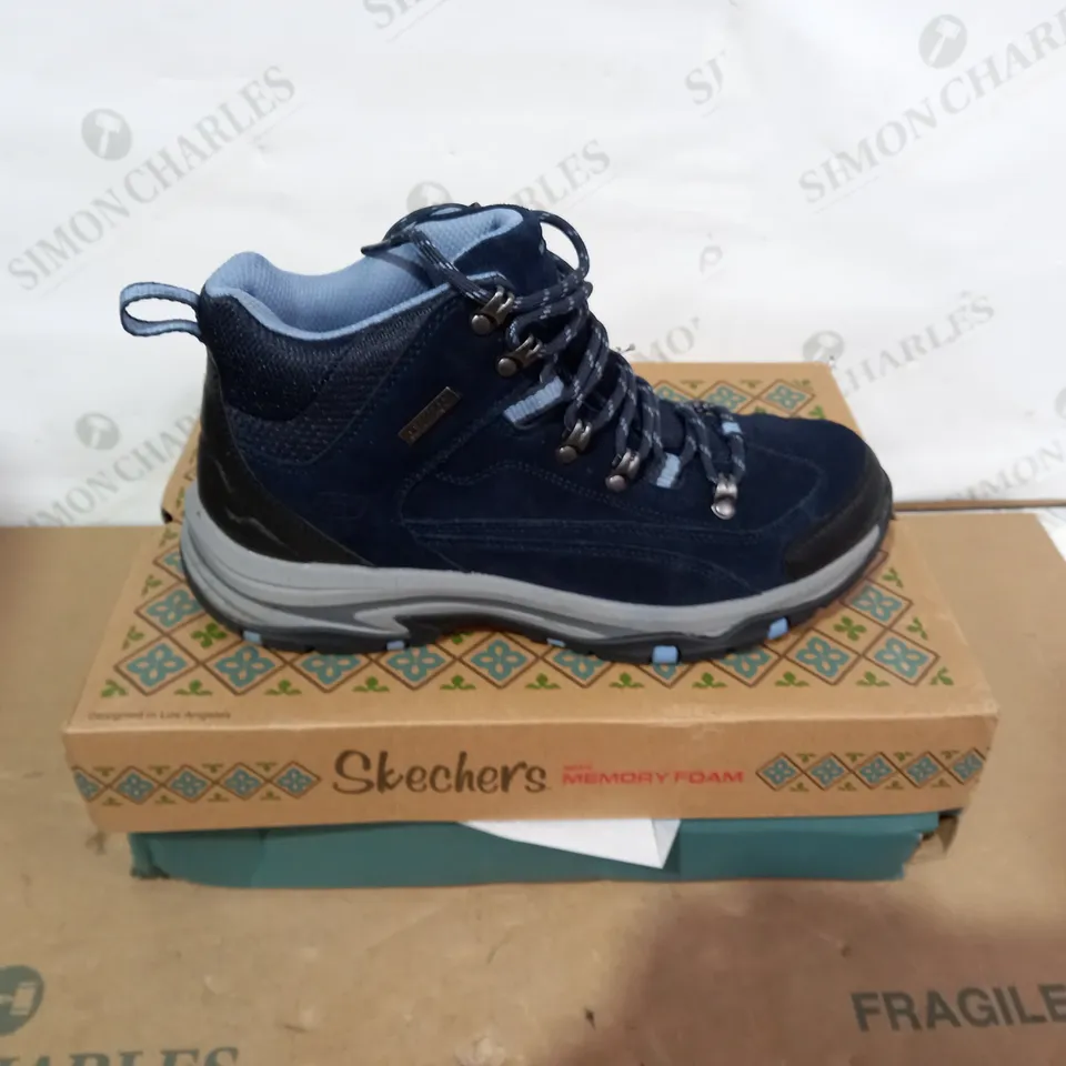 BOXED PAIR OF SKECHERS BOOTS - SIZE 6.5