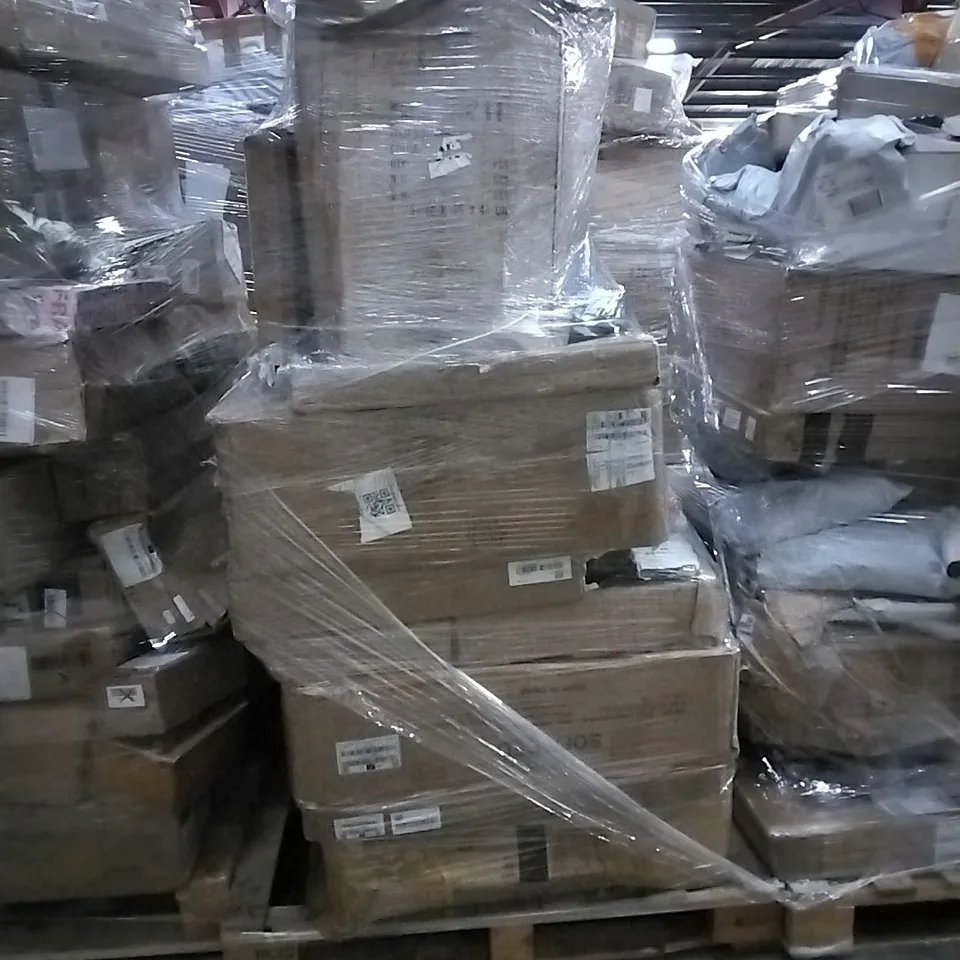 PALLET OF HOUSEHOLD ITEMS TO INCLUDE SLEEPER SOFA BED, SOFA BED, HD CAMERA AND OTHER ASSORTED ITEMS...