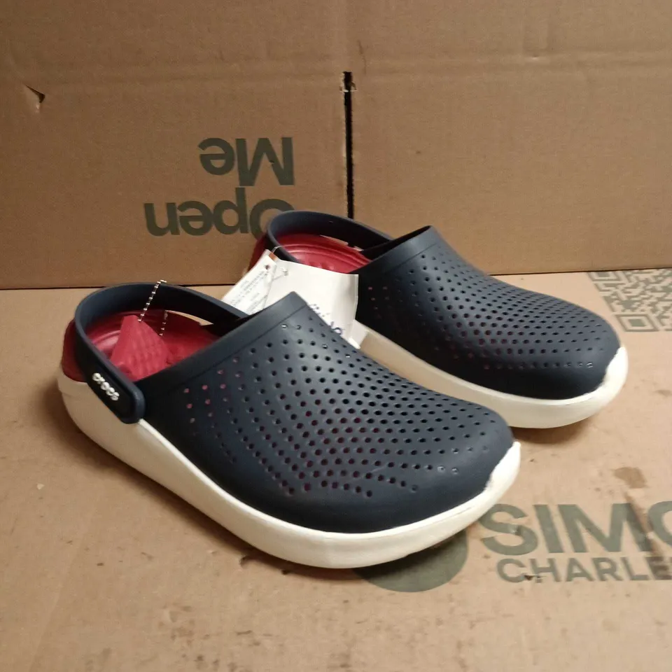 LITERIDE BY CROCS CLOGS BLUE AND RED SIZE M6/W7