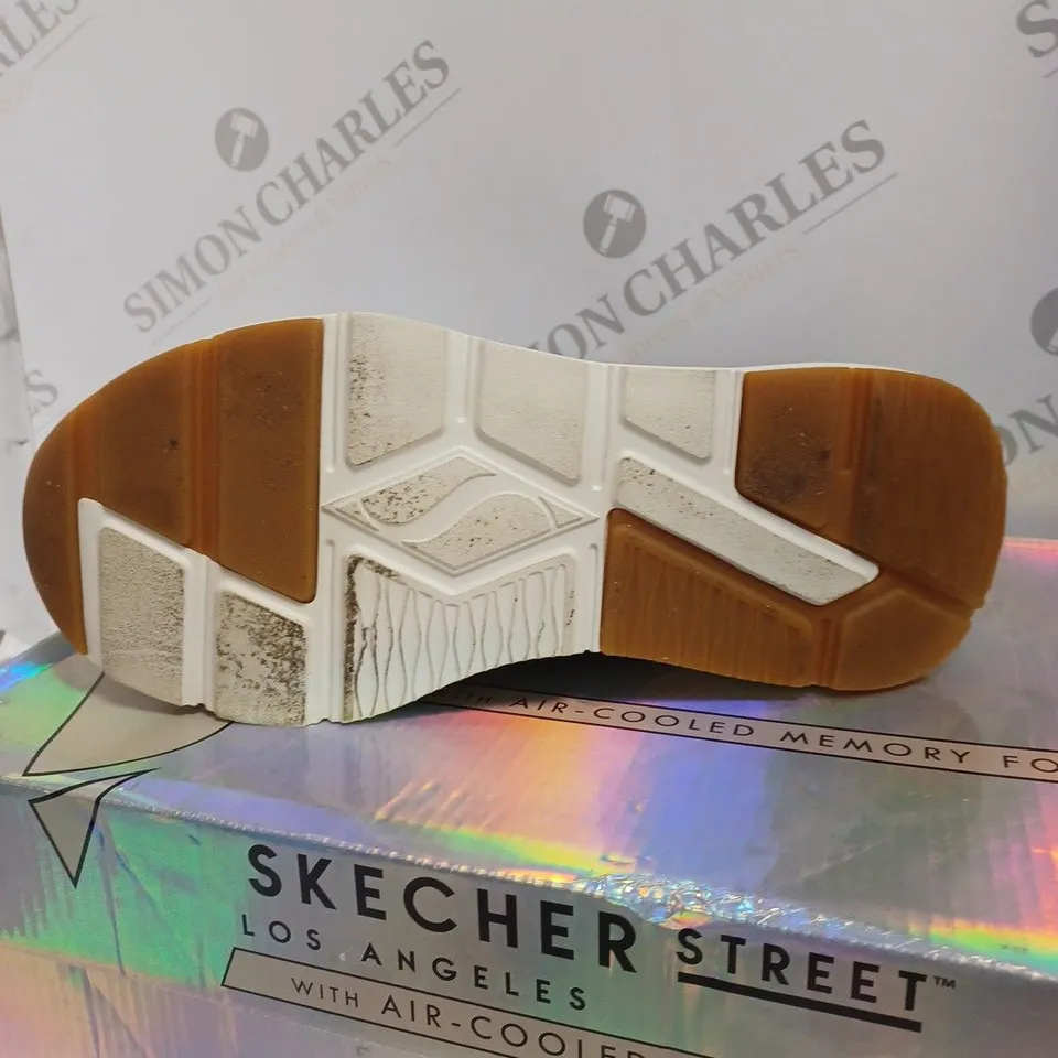 BOXED SKECHERS ROV LACE TRAINERS, BLACK - SIZE 5