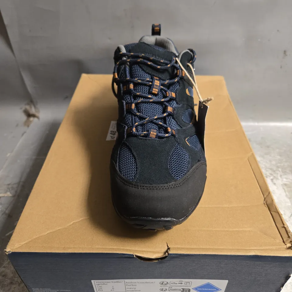 BOXED MOUNTAIN WAREHOUSE LOW PROFILE WALKING SHOE SIZE 7