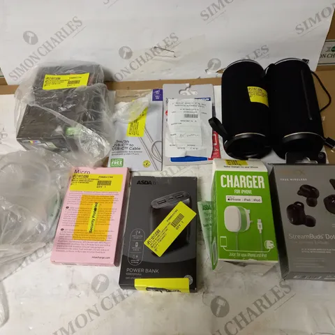 LOT OF APPROX. 10 ASSORTED TECH ITEMS TO INCLUDE SPEAKERS, CABLES, BATTERY BANK ETC