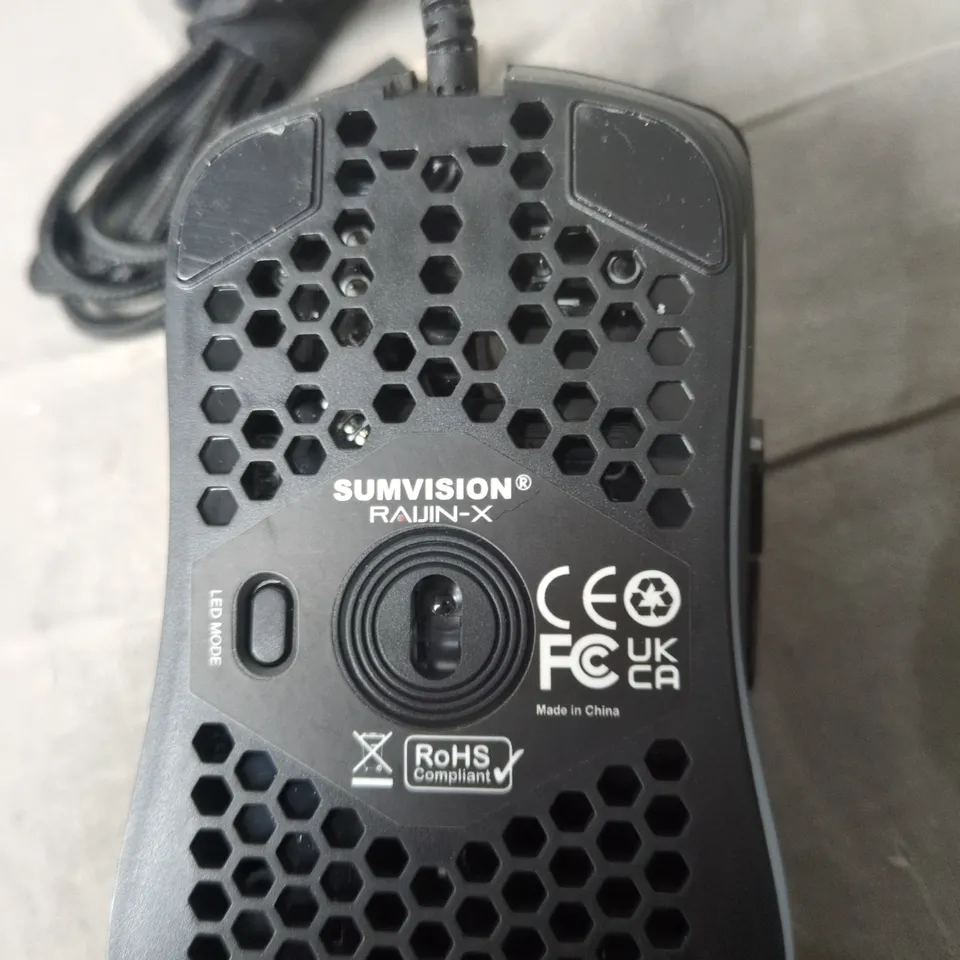 TOTE OF APPROXIMATELY 12 ASSORTED ITEMS TO INCLUDE: SUMVISION RAJIN-X MOUSE