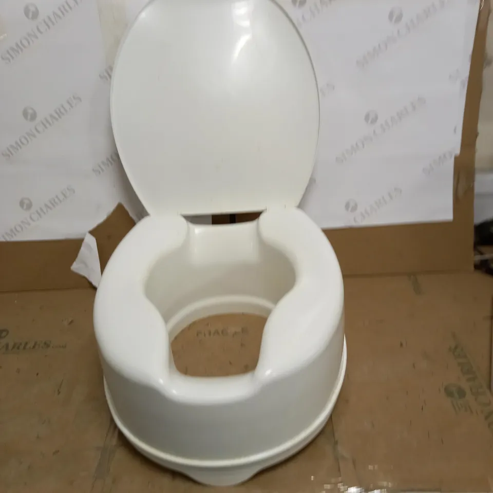 TOILET SEAT