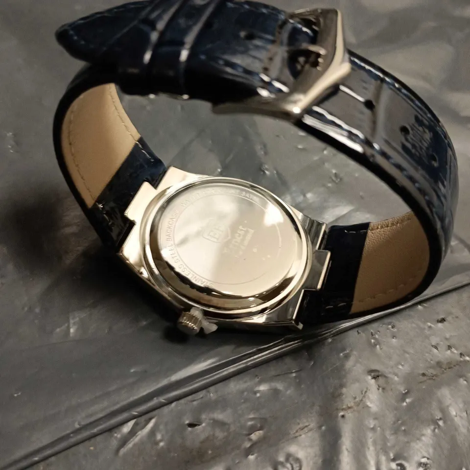 MEN'S QUARTZ DRESS WATCH WITH BLUE DIAL – CROCODILE-PATTERN LEATHER STRAP, BOXED