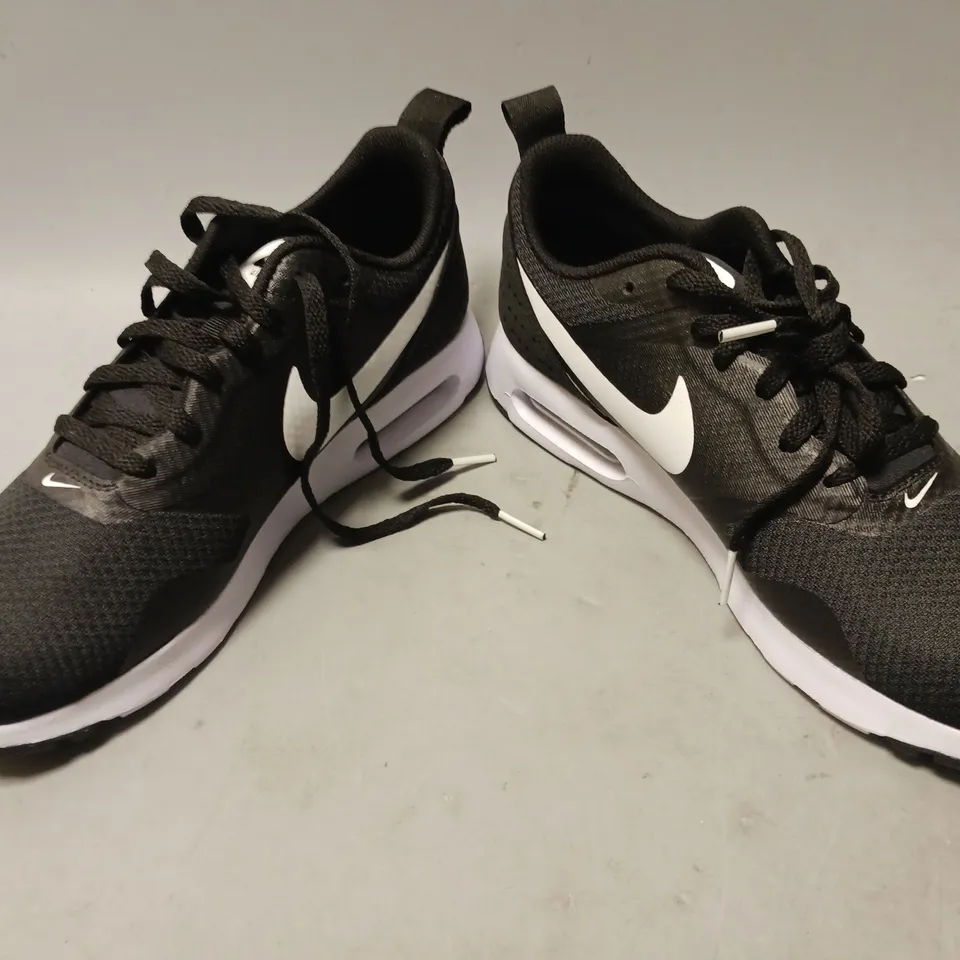 PAIR OF NIKE SIR SHOES IN BLACK UK SIZE 6