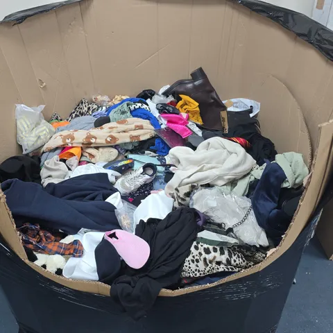 PALLET CONTAINING A LARGE QUANTITY OF ITEMS TO INCLUDE PRIMARILY CLOTHES AND SHOES