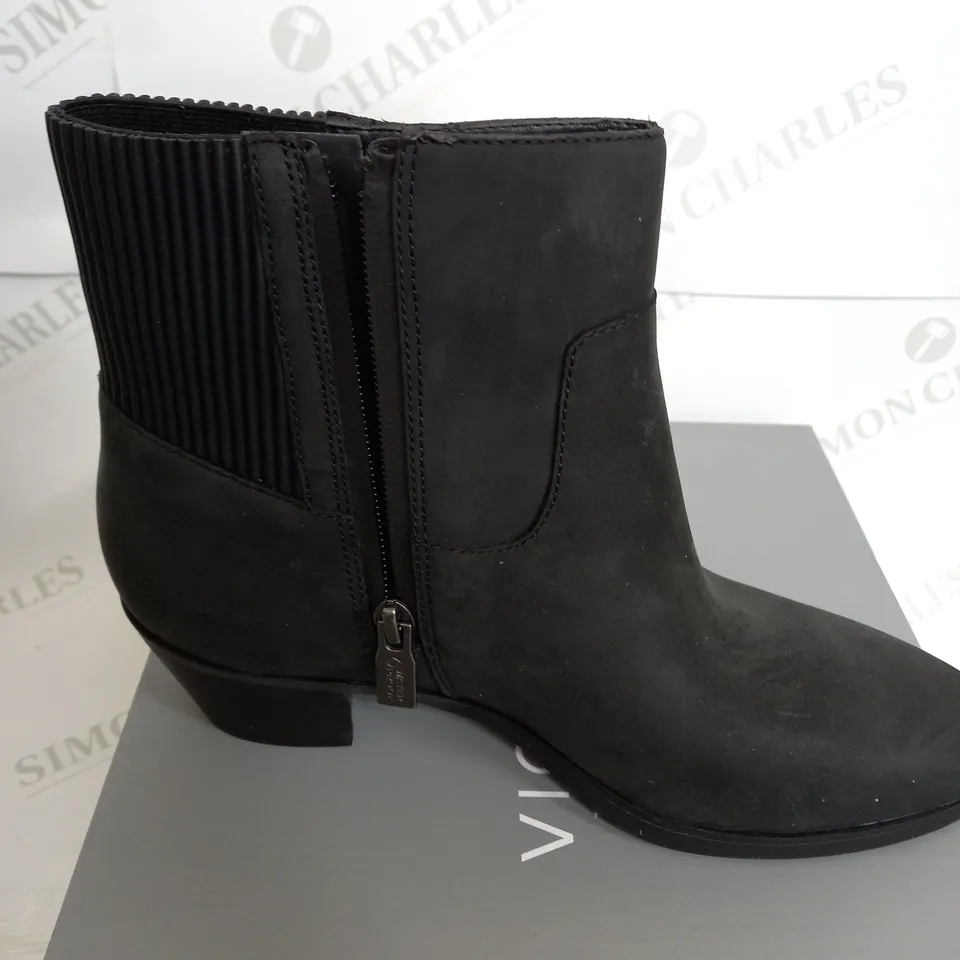 BOXED PAIR OF VIONIC LOW HEEL ANKLE BOOTS IN BLACK SIZE 7.5