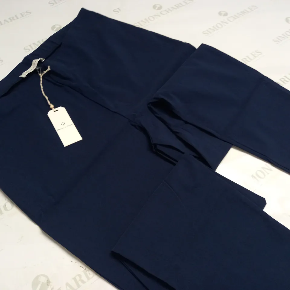MAISON DE NIMES BENGALINE STRETCH CAPRI TROUSERS IN NAVY - L