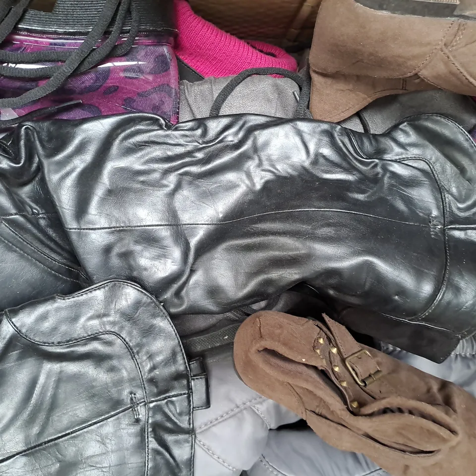 BOX OF APPROXIMATELY 10 ASSORTED PAIRS OF SHOES IN VARIOUS COLOURS, STYLES, AND SIZES