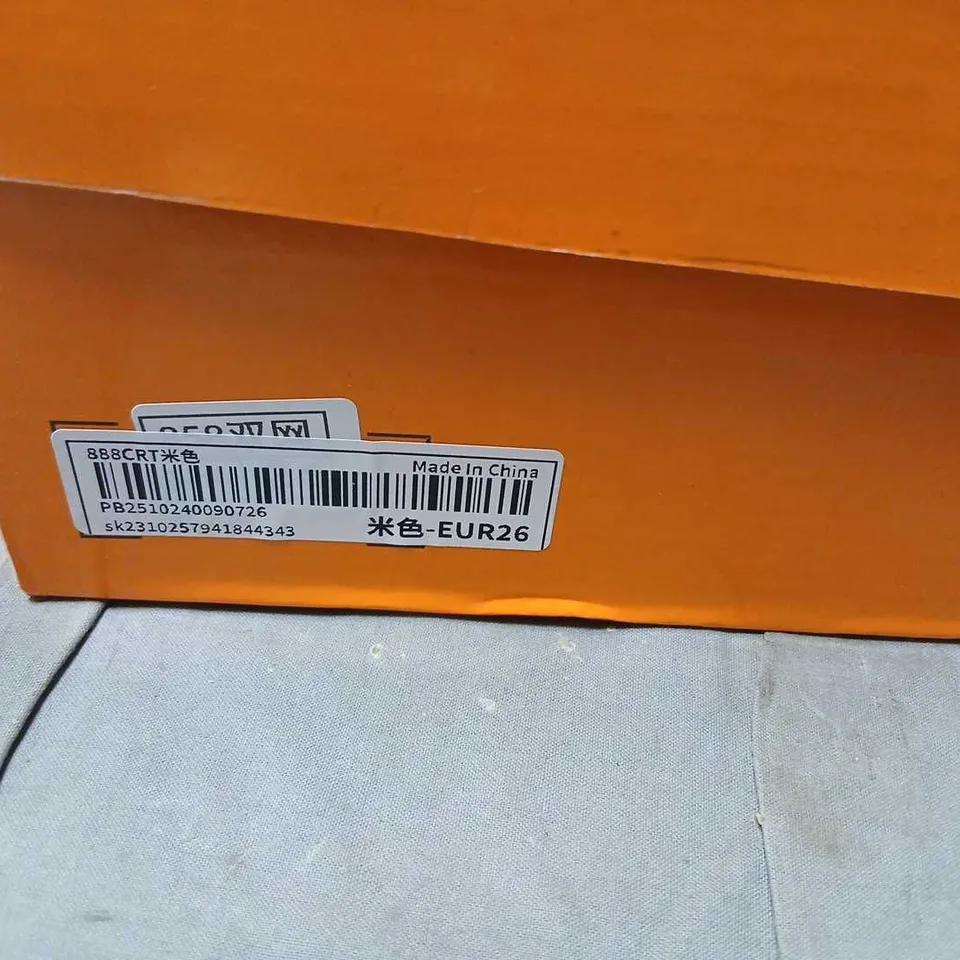 KIDS' BEIGE SNEAKERS, UK 7.5 (EU 26)