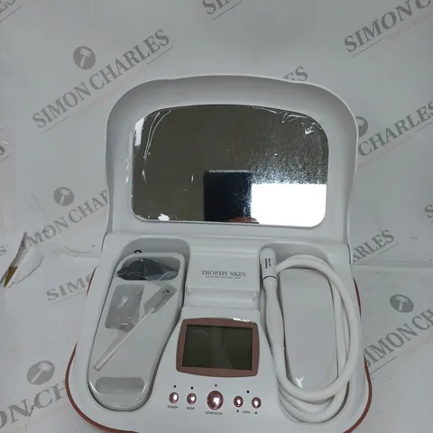 BOXED TROPHY SKIN MICRODERMMD