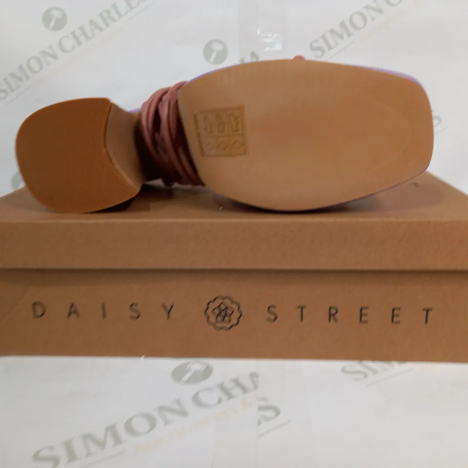 BOXED PAIR OF DAISY STREET OPEN TOE STRAPPY PLATFORM BLOCK HEEL SANDALS IN PURPLE/MULTICOLOUR UK SIZE 5