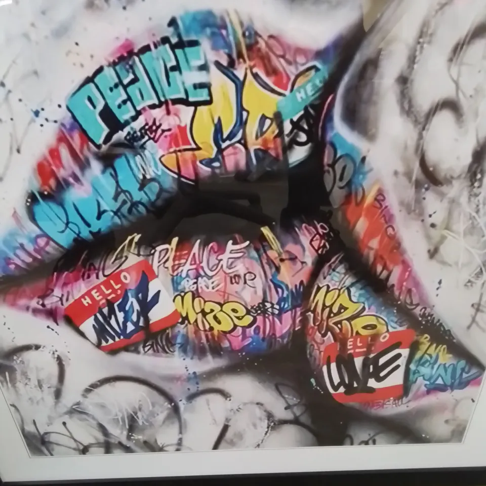 LOVERS KISS GRAFFITI- SINGLE PICTURE