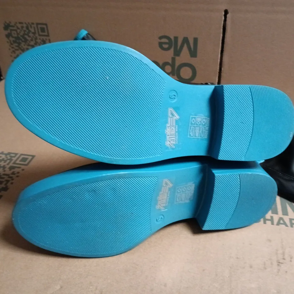 BOXED KOI THE HATSUNE MIKU LONG BOOTS IN BLACK - UK5