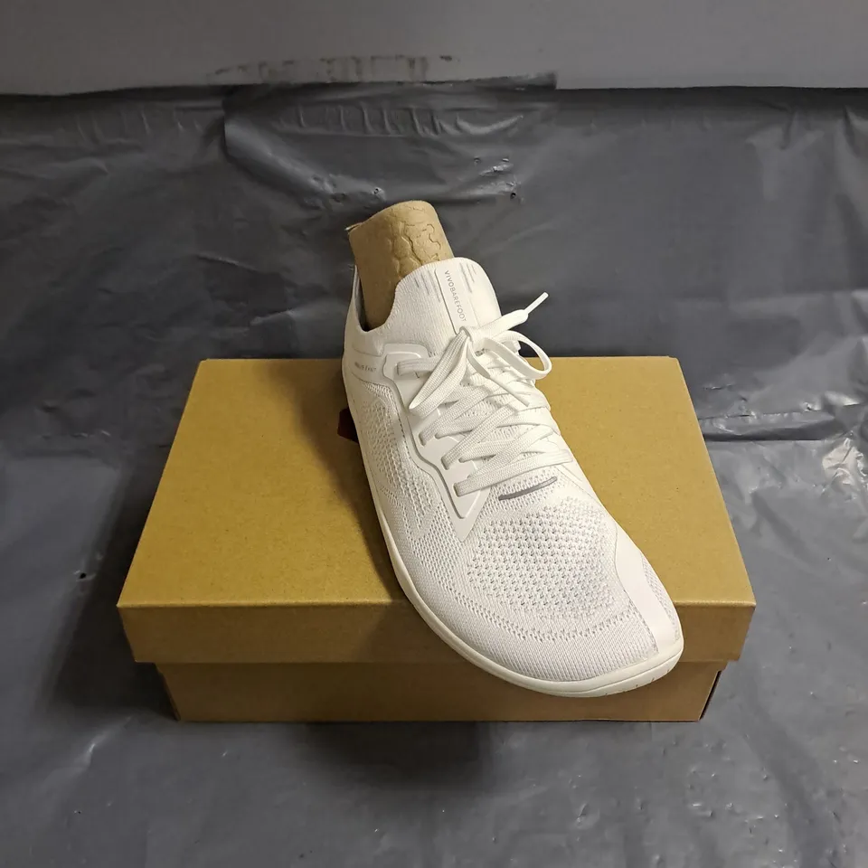 BOXED PAIR OF VIVO BAREFOOT PRIMUS LITE KNIT SHOES IN BRIGHT WHITE SIZE UK 5
