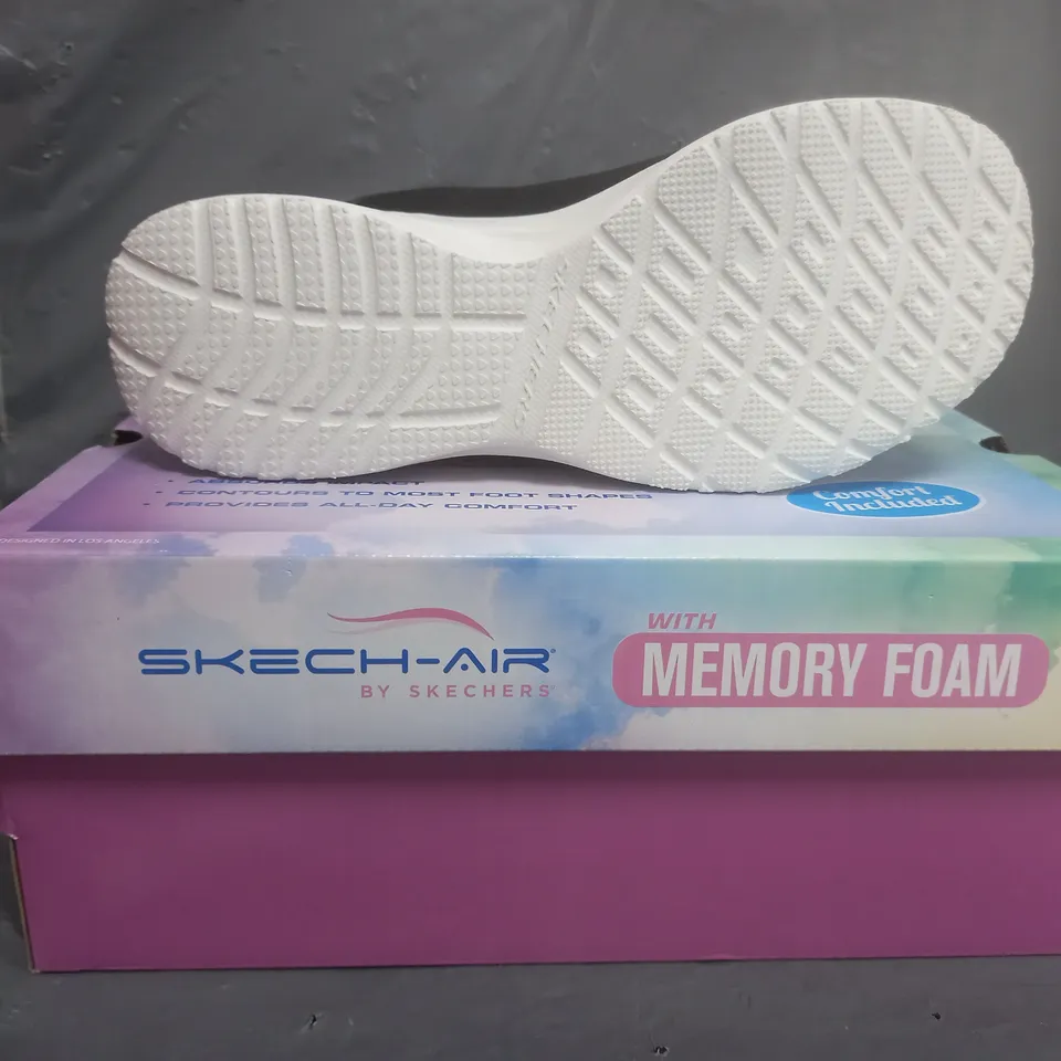 SKECHERS LITE-WEIGHT MEMORY FOAM TRAINERS BLACK SIZE 4