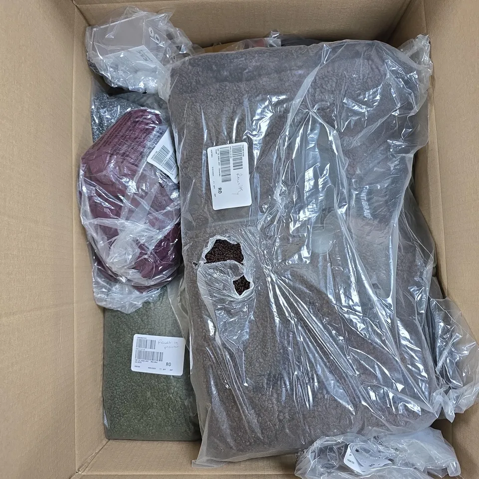 BOX OF APPROXIMATELY 18 ASSORTED ITEMS TO INCLUDE: 2X GROOVZ PLUS 