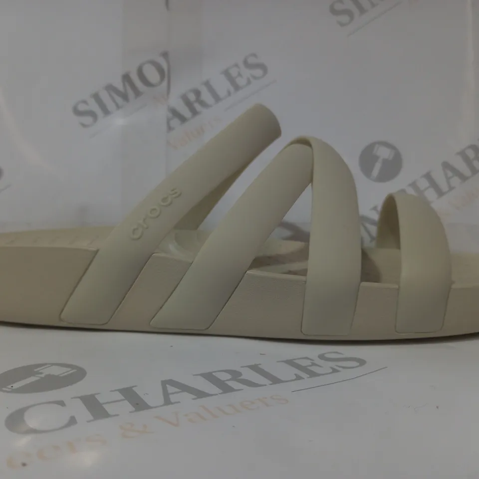 PAIR OF CROCS SPLASH STRAPPY OPEN TOE SANDALS IN BONE UK SIZE 8
