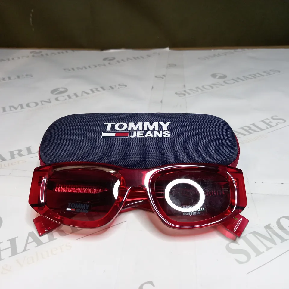 TOMMY HILFIGER UNISEX CAT EYE RED SUNGLASSES