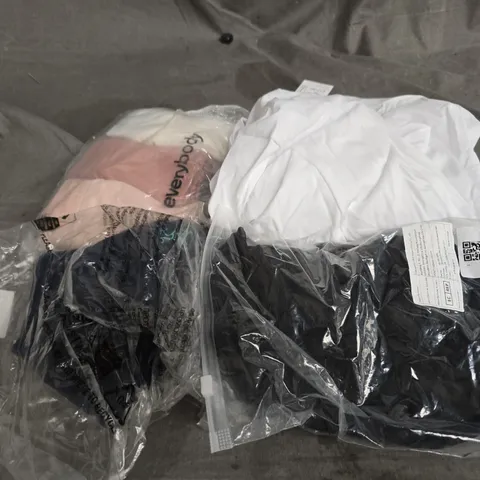 LARGE BOX OF APPROXIMATELY 20 ASSORTED CLOTHING ITEMS IN VARIOUS SIZES, STYLES AND COLOURS