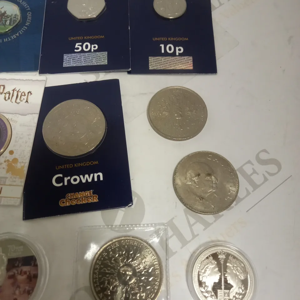 LOT OF APPROXIMATELY 25 COLLECTIBLE COINS & TOKENS