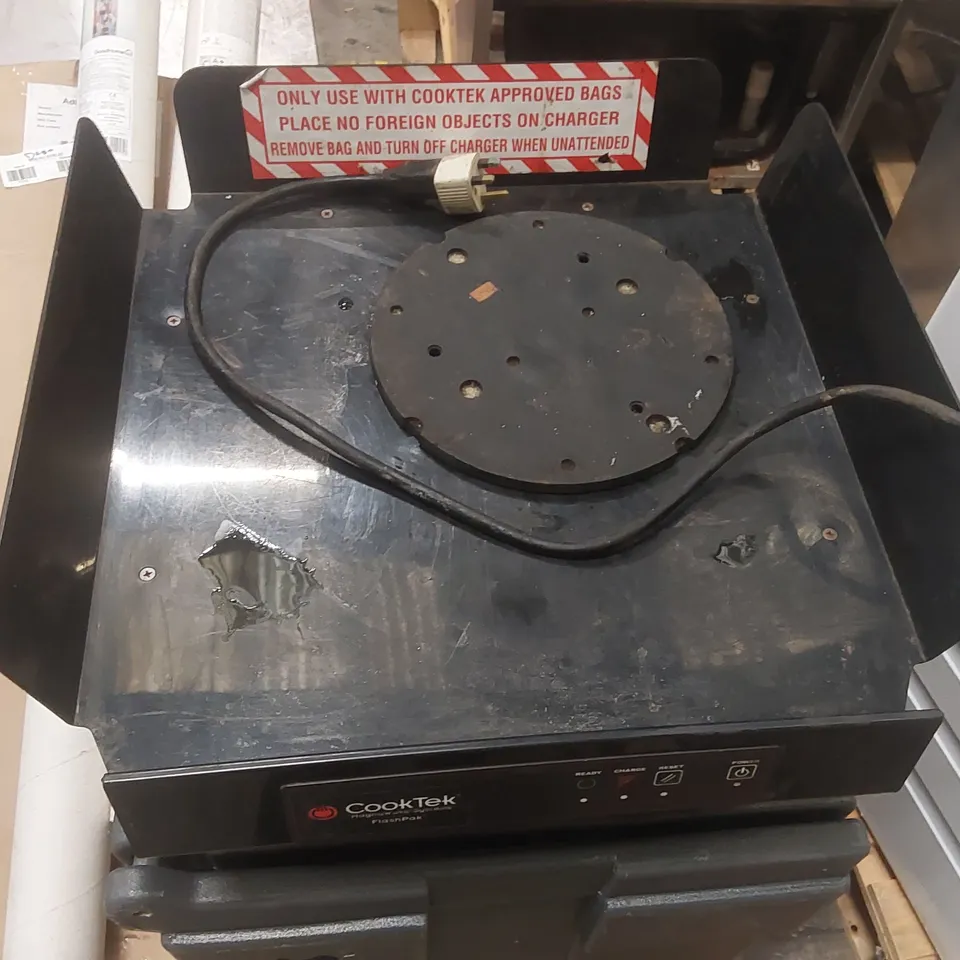 COOKTEK COMMERCIAL THERMAL PIZZA BAG CHARGING STATION