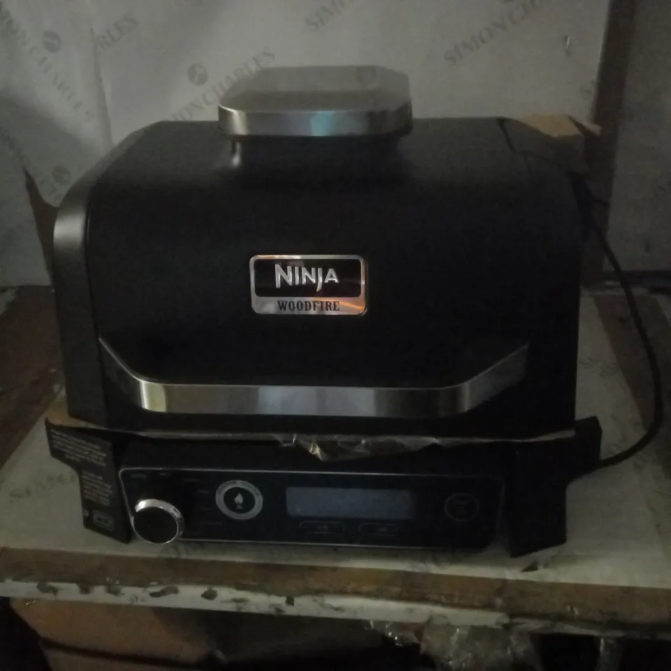 BOXED NINJA WOODFIRE ELECTRIC BBQ GRILL & SMOKER WITH AIR FRY FUNCTION OG701UKQ