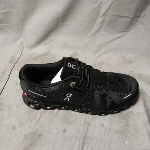 ON RUNNING BLACK TRAINERS – SIZE 5