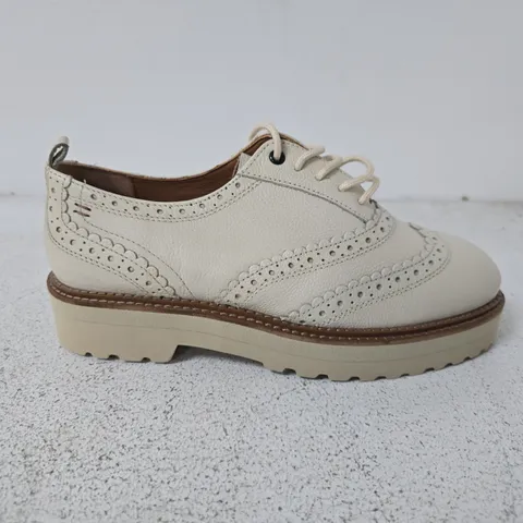 UNBOXED PAIR OF CHUNKY LEATHER LACE UP BROGUE BY WHITE STUFF - SIZE 7