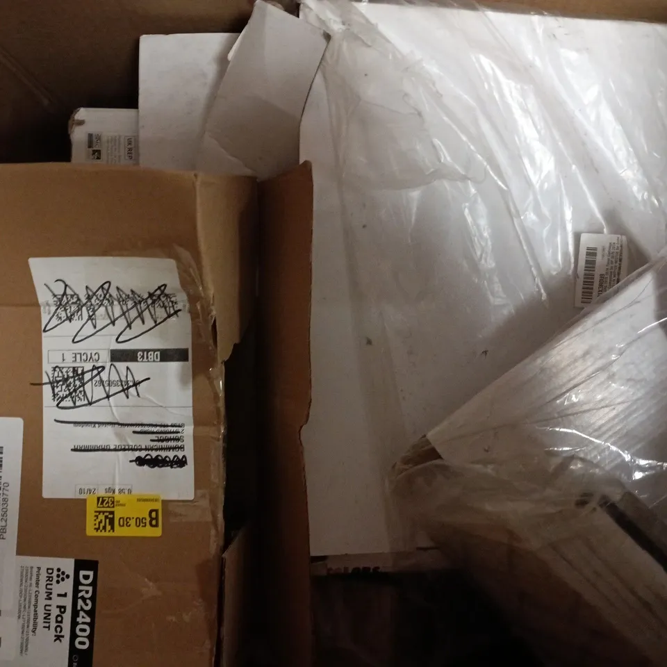 BOX OF APPROXIMATELY 15 ELECTRICAL ITEMS TO INCLUDE TONER CARTRIDGES, ETC