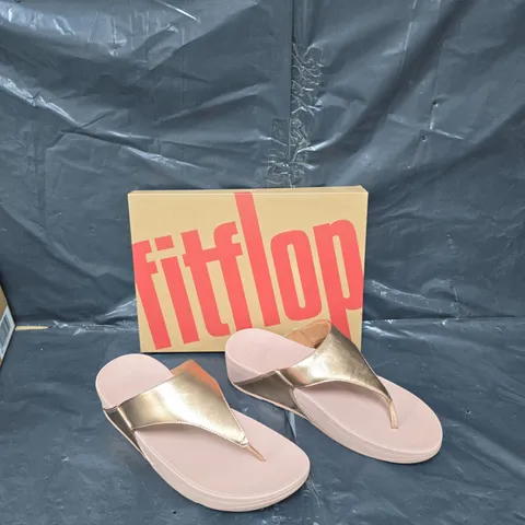 BOXED PAIR OF FITFLOP LULU LEATHER TOEPOST ROSE GOLD UK 7
