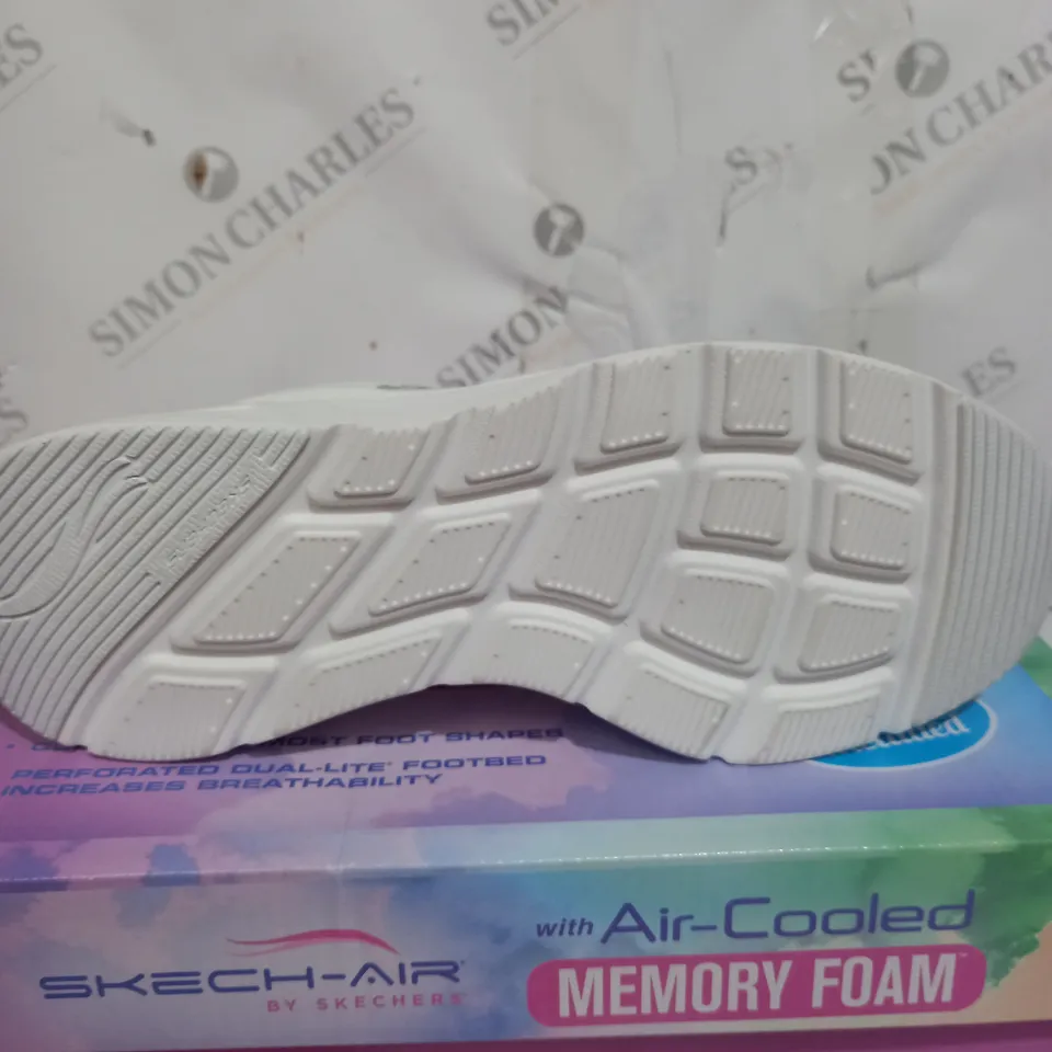 BOXED PAIR OF SKECHERS AIR COURT TRAINERS IN WHITE SIZE 6