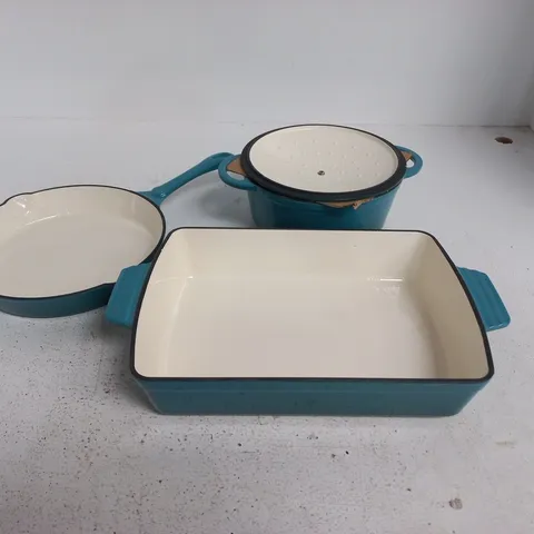 5-PIECE METAL COOKWARE SET TO INCLUDE ROASTING TRAYS AND LIDDED PANS IN TEAL
