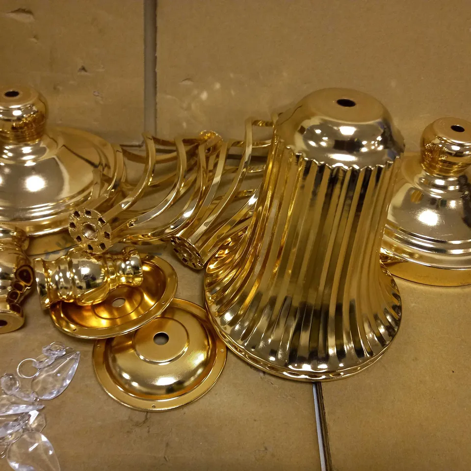 DESIGNER STYLE SET OF ASSORTED DECORATIVE ITEMS