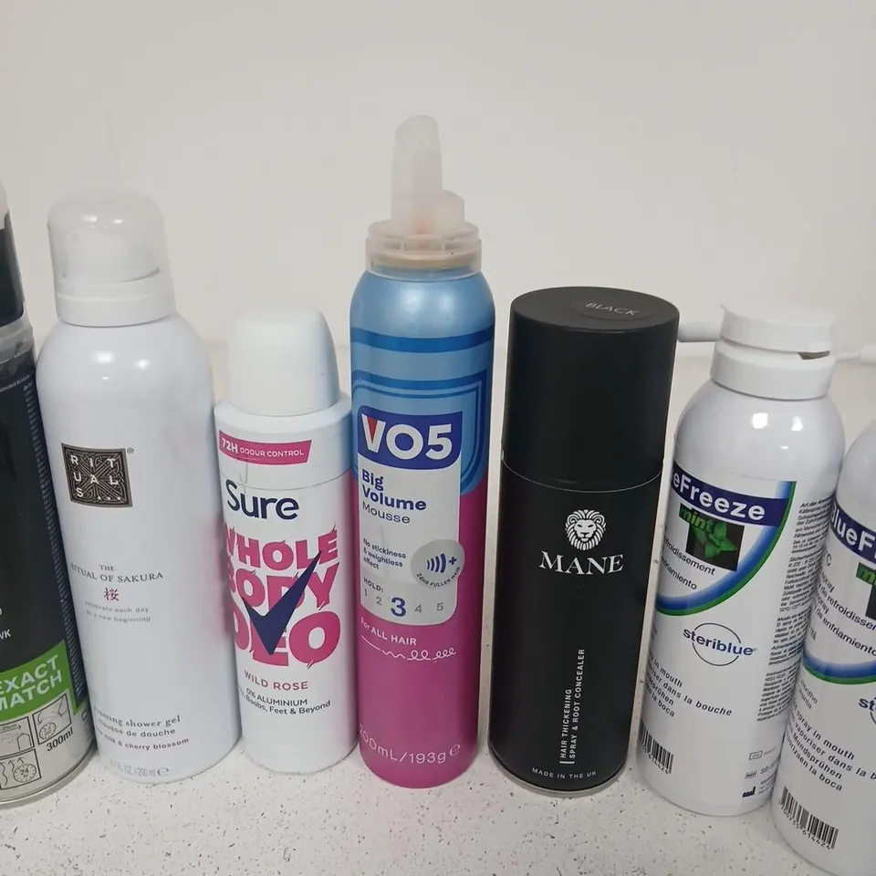 APPROXIMATELY 28 ASSORTED AEROSOL SPRAYS TO INCLUDE; ASSORTED HEALTH & BEAUTY SPRAY LOT – DEODORANTS, SHOWER GELS & HAIRCARE SPRAYS