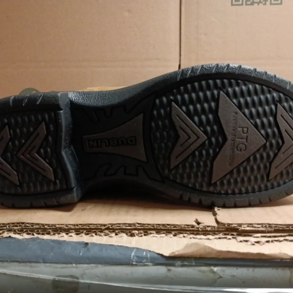 BOXED PAIR OF DUBLIN RIVER BOOTS III IN DARK BROWN SIZE UK 7