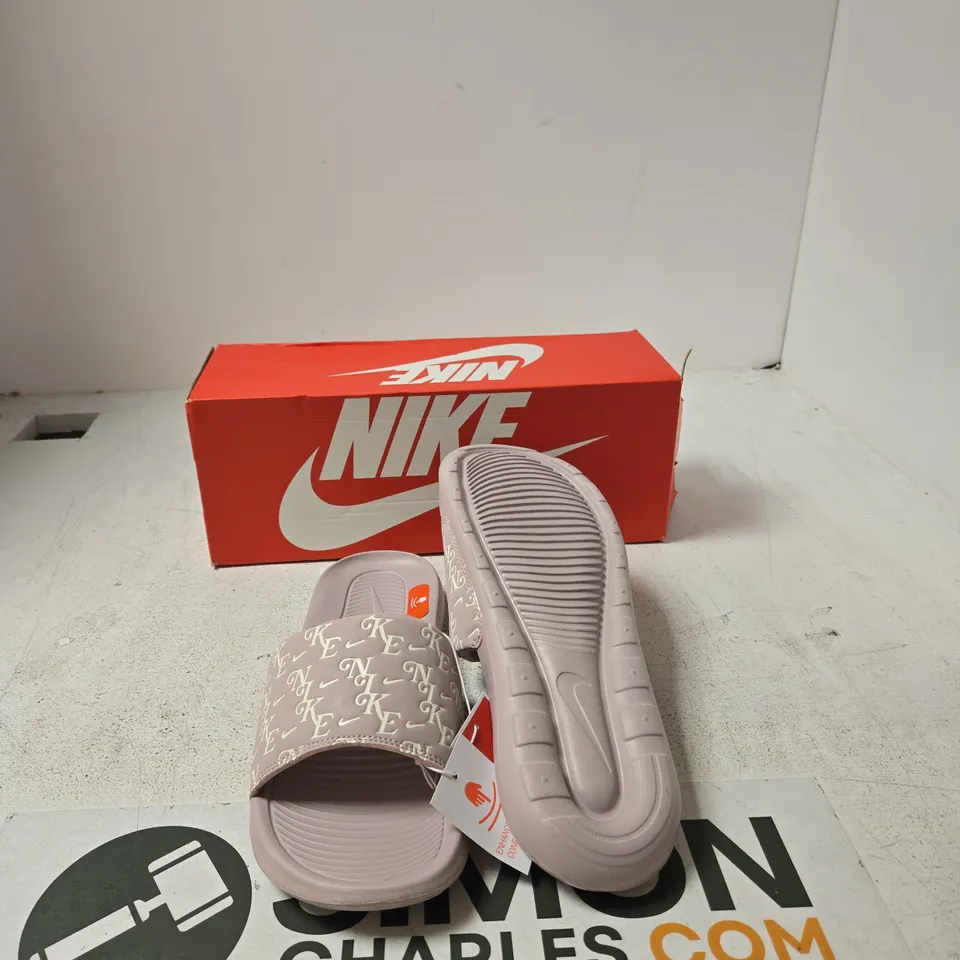 BOXED NIKE WOMEN'S SLIDE SANDALS – PINK/PEACH, UK 5.5