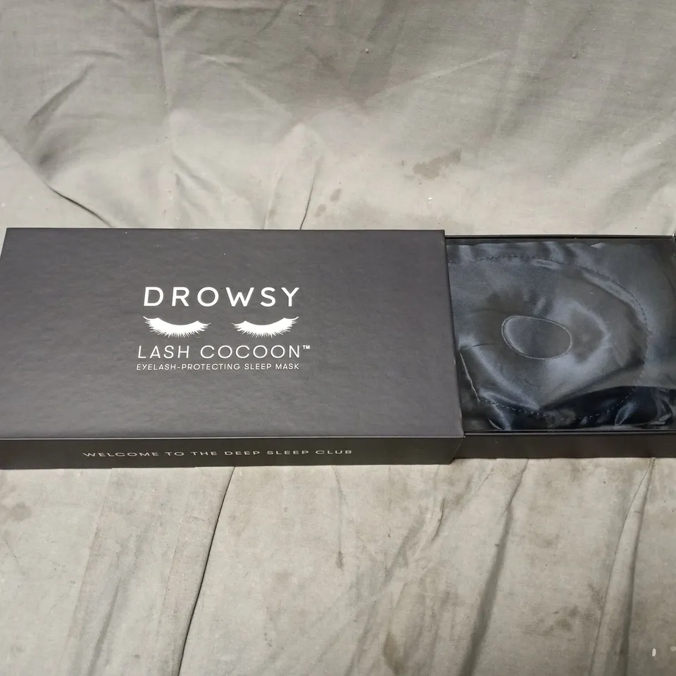 BOXED DROWSY LASH COCOON SLEEP MASK IN MIDNIGHT BLUE
