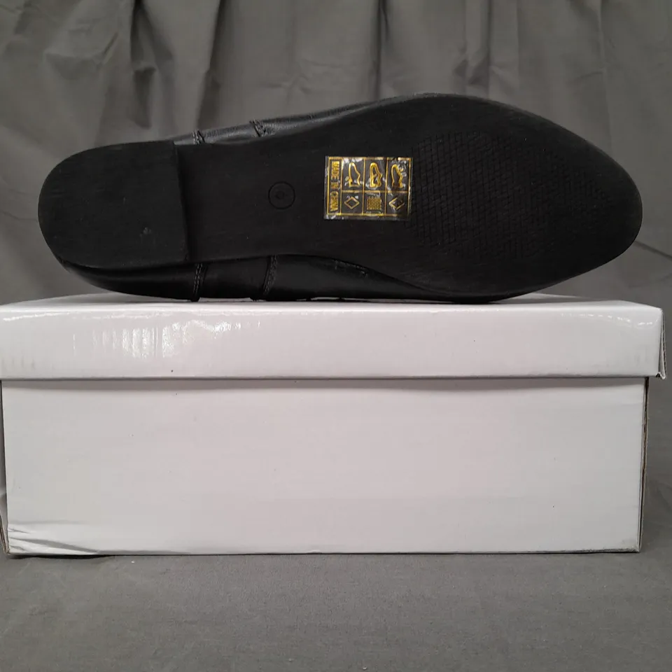 BOXED PAIR OF CUTIE OT SHOES IN BLACK W. STUD EFFECT SIZE 6