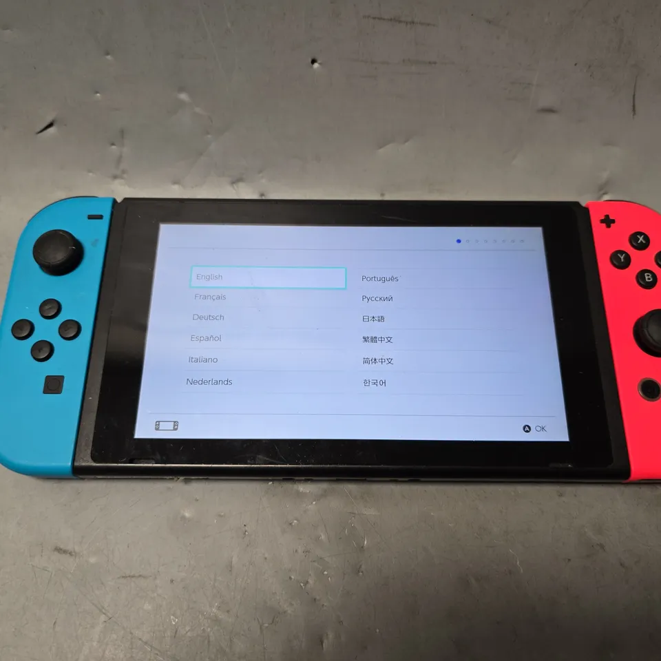 NINTENDO SWITCH GAMING CONSOLE HAC-001