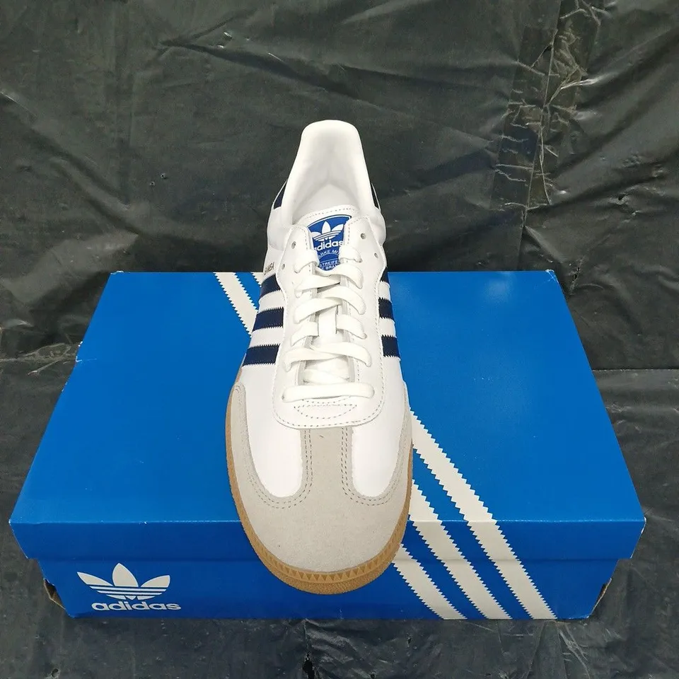 BOXED PAIR OF ADIDAS SAMBA OG WHITE/NAVY UK 13